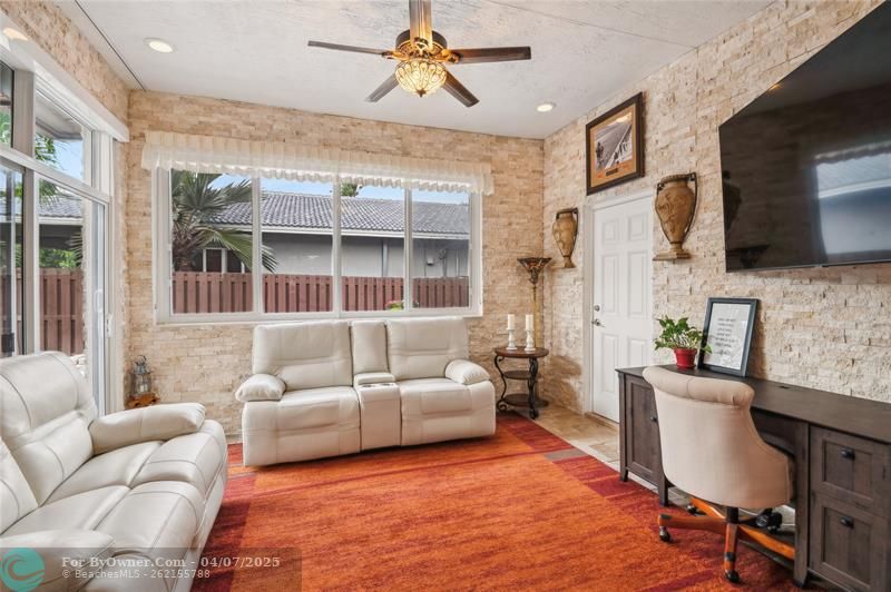 49 SE 6th St, Dania Beach, Florida image 10