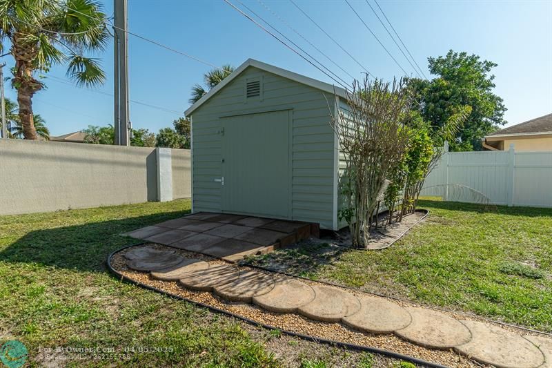 118 Queens Ln, Royal Palm Beach, Florida image 28