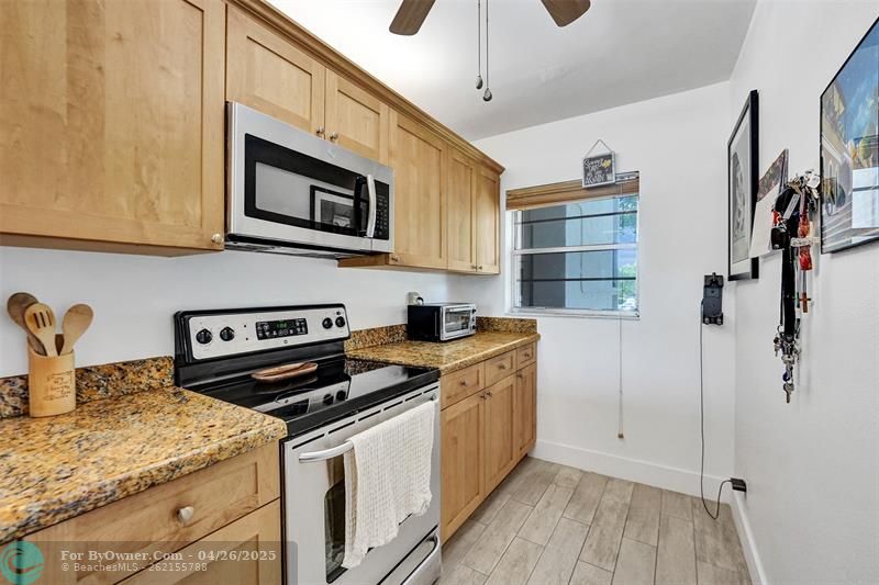 9450 Poinciana Pl #215, Davie, Florida image 5