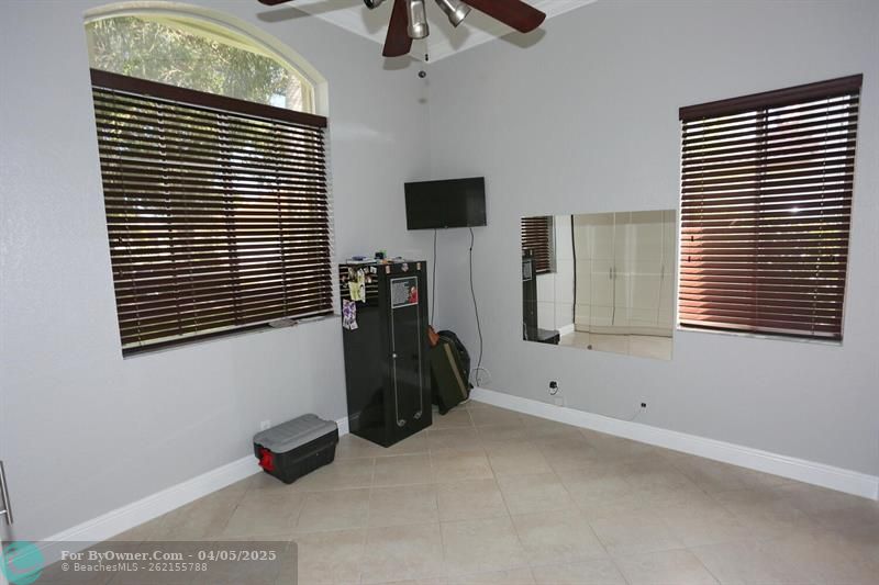 Den/4th Bedroom in front of house