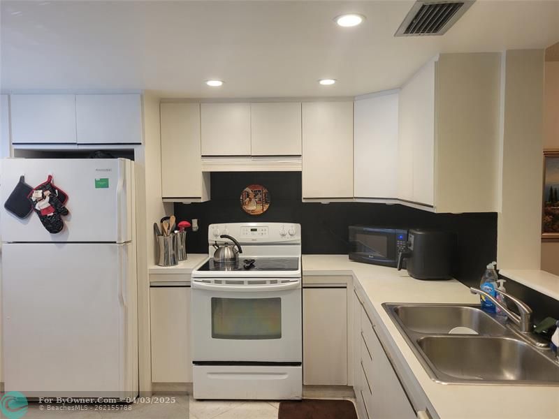 3201 Portofino Pt #J2, Coconut Creek, Florida image 2