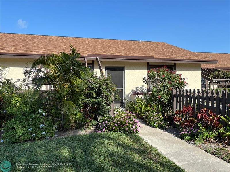 43 Via De Casas Norte, Boynton Beach, Florida image 2