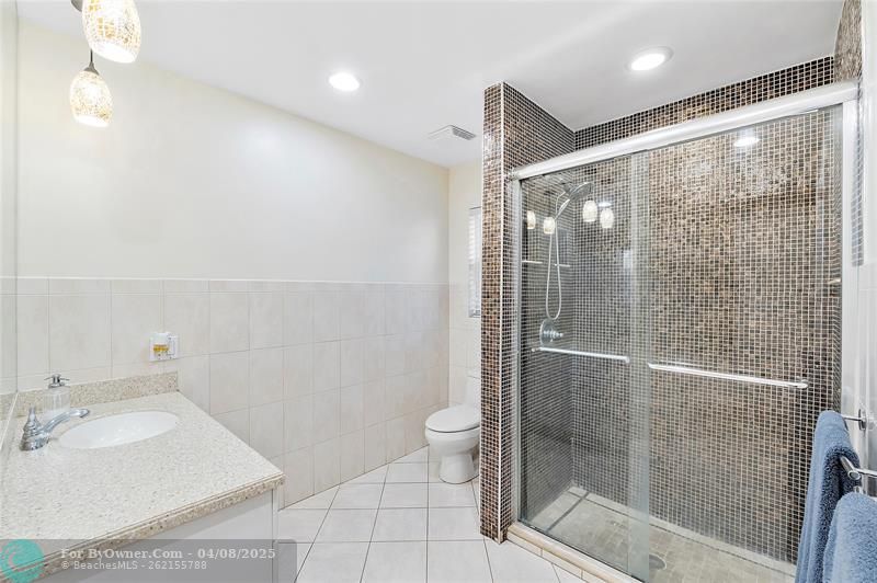 Master Bathroom Standup shower / Glass Door