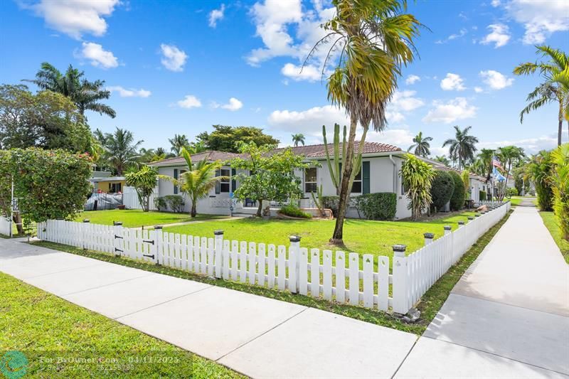 Fantastic corner lot