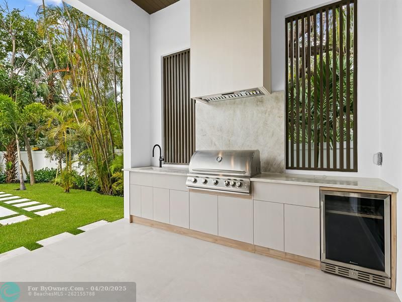208 NE 23rd Street, Wilton Manors, Florida image 15