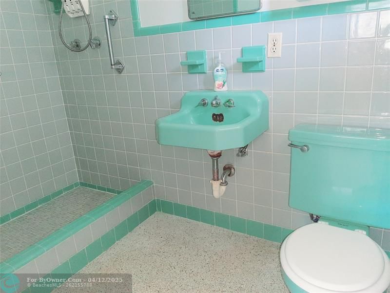 300 NE 22nd St, Wilton Manors, Florida image 21