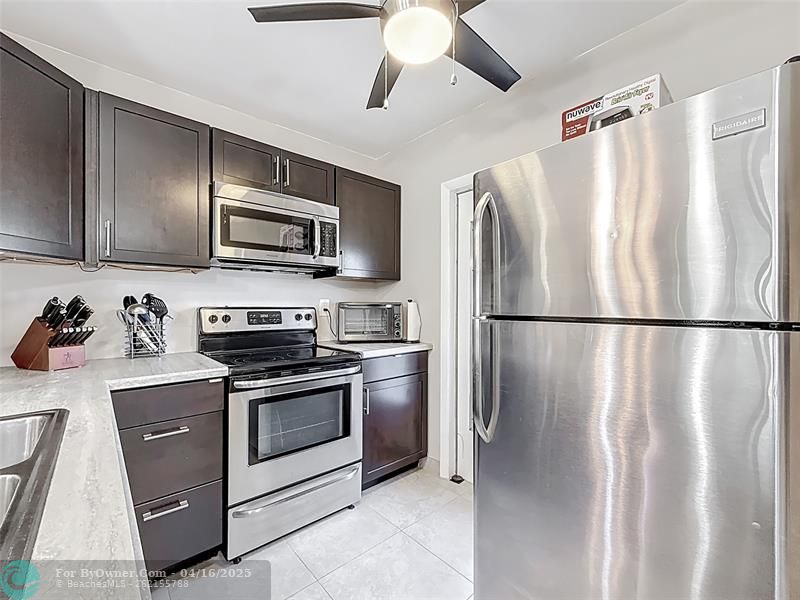 4700 NW 35th St #413, Lauderdale Lakes, Florida image 6