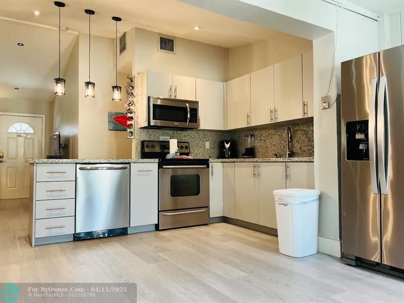 413 SW 25th Ter, Fort Lauderdale, Florida image 14