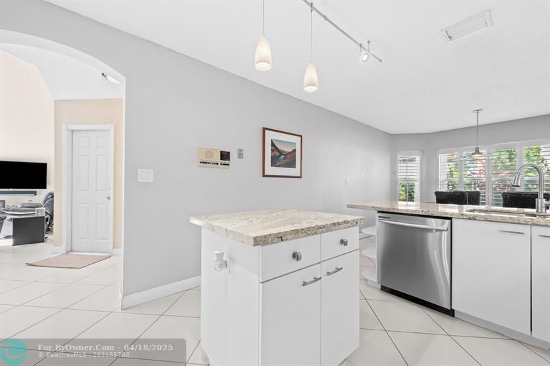 975 Weeping Willow Way, Hollywood, Florida image 19