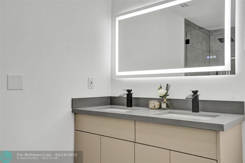 1010 N 16th Ave, Hollywood, Florida image 5
