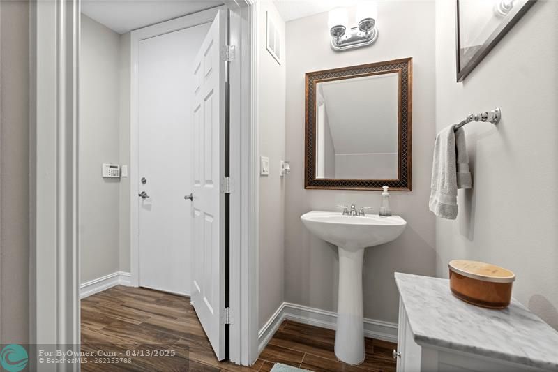 2253 NE 9th Avenue, Wilton Manors, Florida image 24