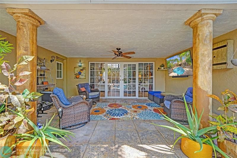 3076 Perriwinkle Cir, Davie, Florida image 17