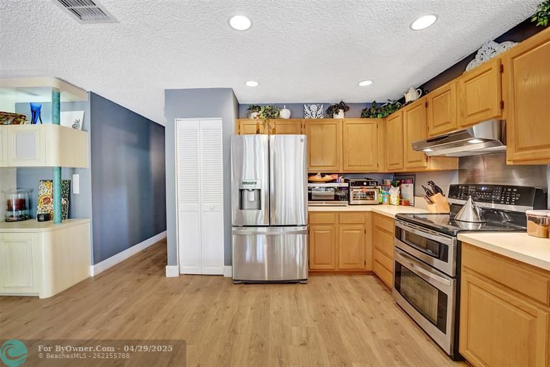 3076 Perriwinkle Cir, Davie, Florida image 45