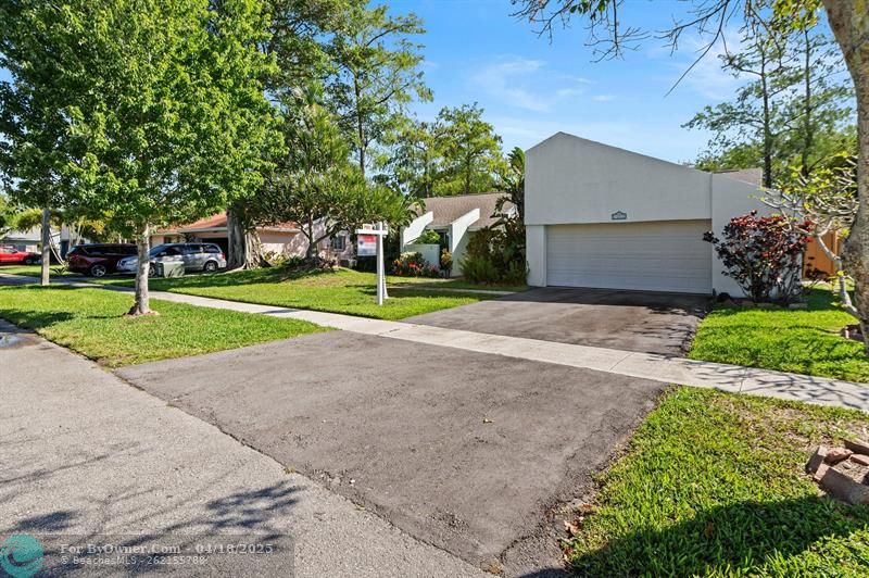 7053 NW 49th Ct, Lauderhill, Florida image 5