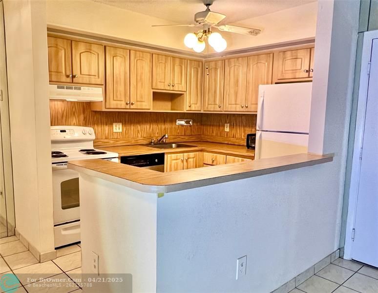 9988 N Belfort Cir #111, Tamarac, Florida image 6