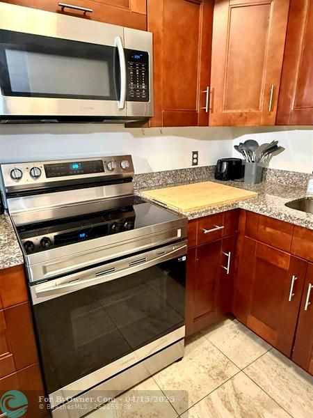 5550 NW 44 St #212B, Lauderhill, Florida image 32