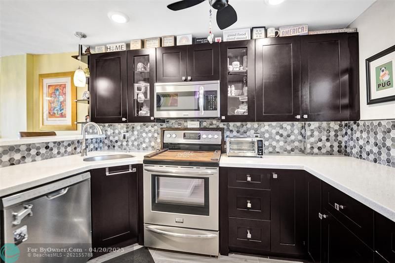 111 Royal Park Dr #2E, Oakland Park, Florida image 2