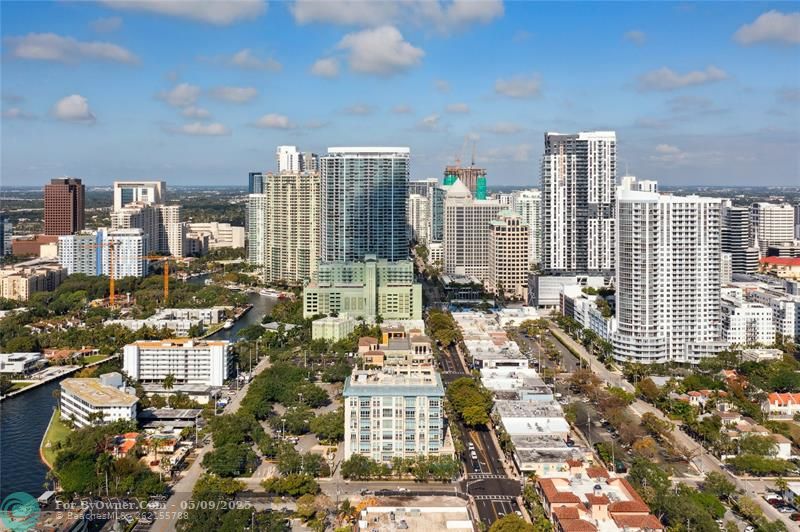 Steps to Las Olas Boulevard