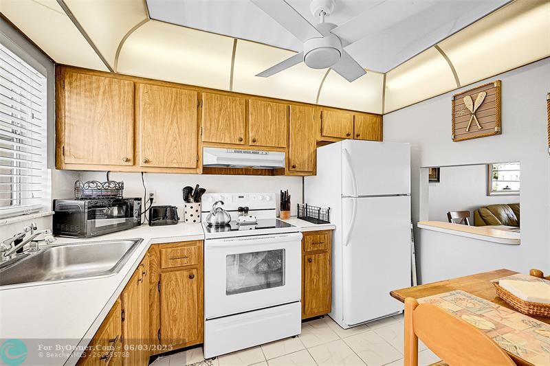 8110 Sunrise Lakes Blvd #202, Sunrise, Florida image 5