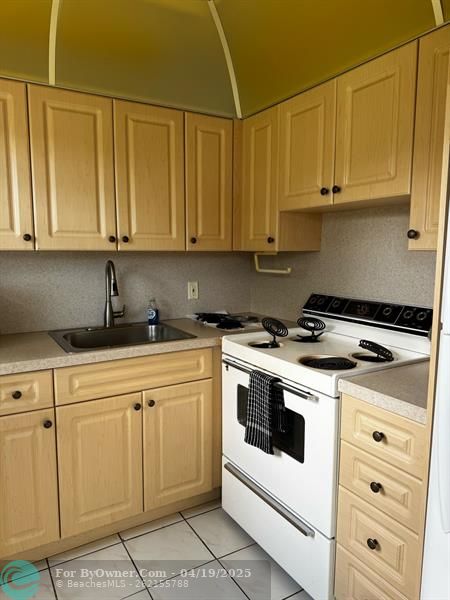 174 Oakridge L #174, Deerfield Beach, Florida image 3