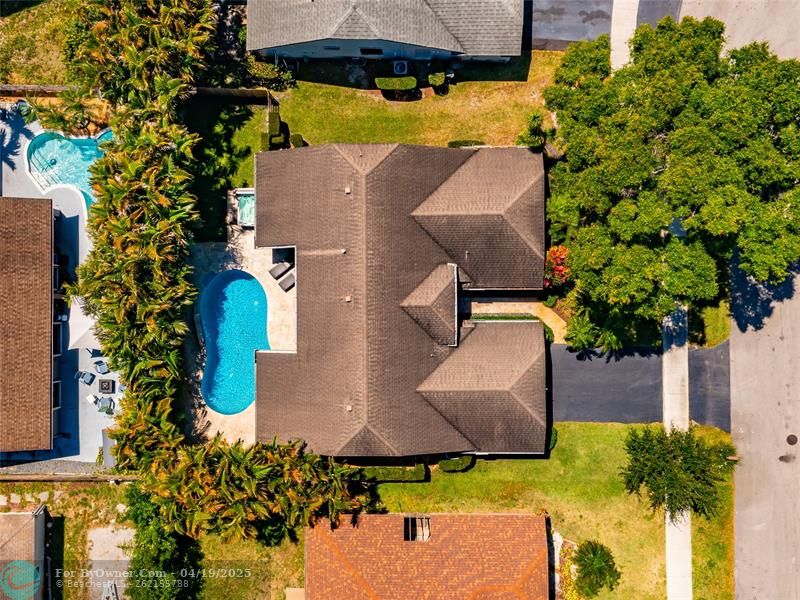 VERY PRIVATE POOL,SPA, with LUSH LANDSCAPING