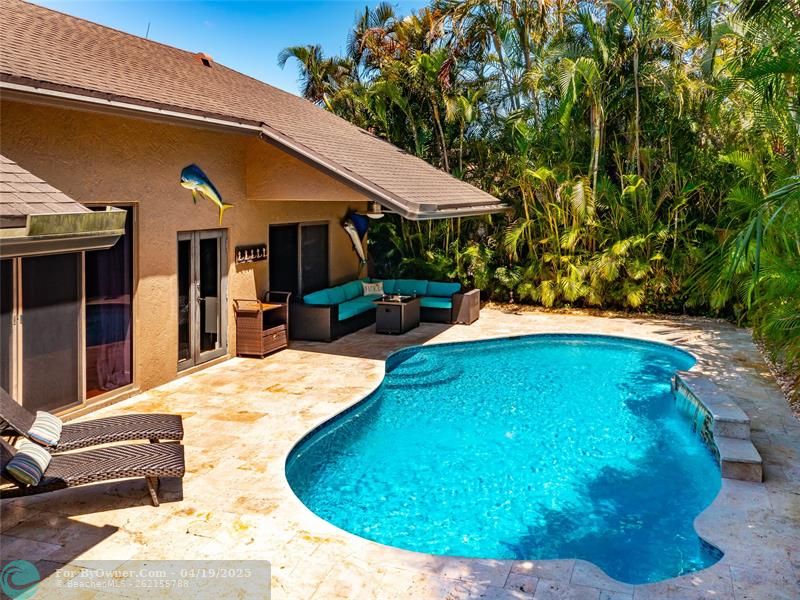VERY PRIVATE POOL,SPA, with LUSH LANDSCAPING