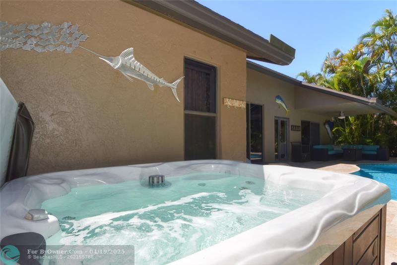 VERY PRIVATE POOL,SPA, with LUSH LANDSCAPING