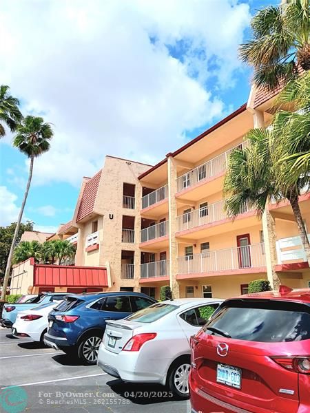 1055 E Country Club Dr #301, Margate, Florida image 1