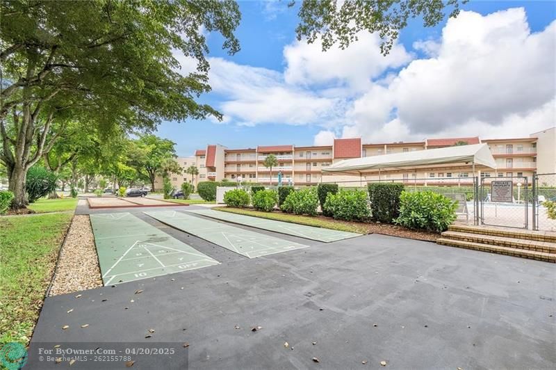 1055 E Country Club Dr #301, Margate, Florida image 31