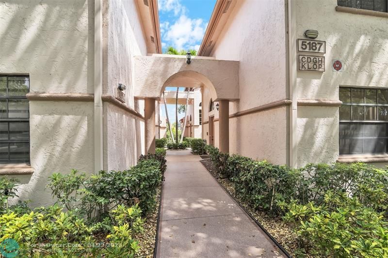 5187 Europa Dr #O, Boynton Beach, Florida image 3