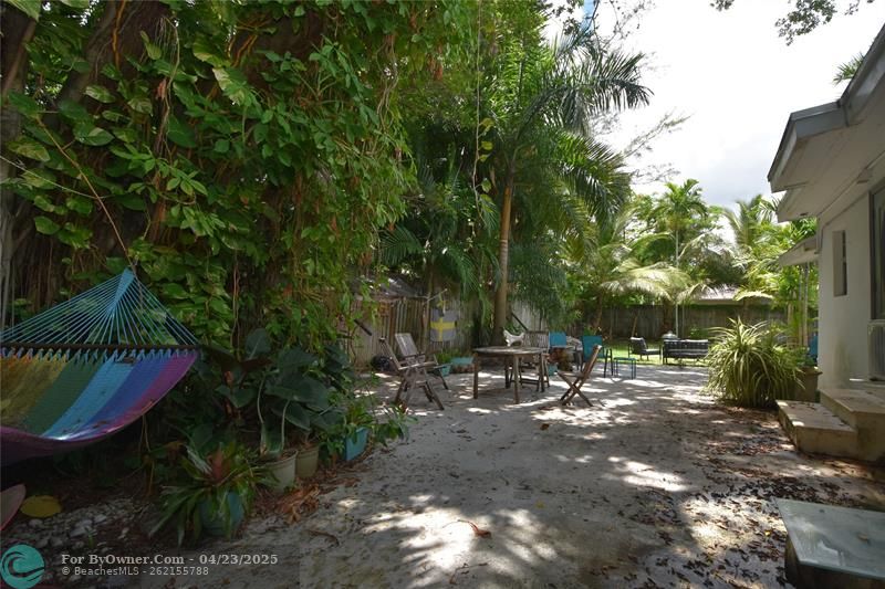 1050 NE 82nd St, Miami, Florida image 4