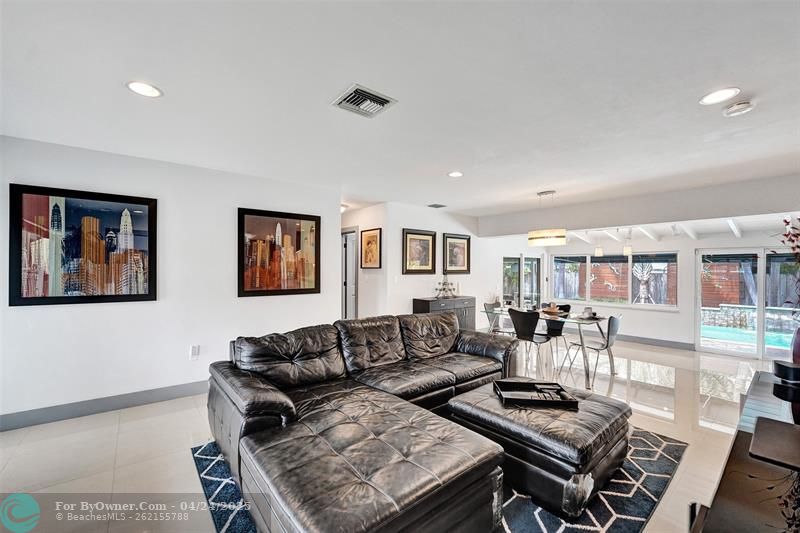 2633 NE 10th Ter, Wilton Manors, Florida image 18