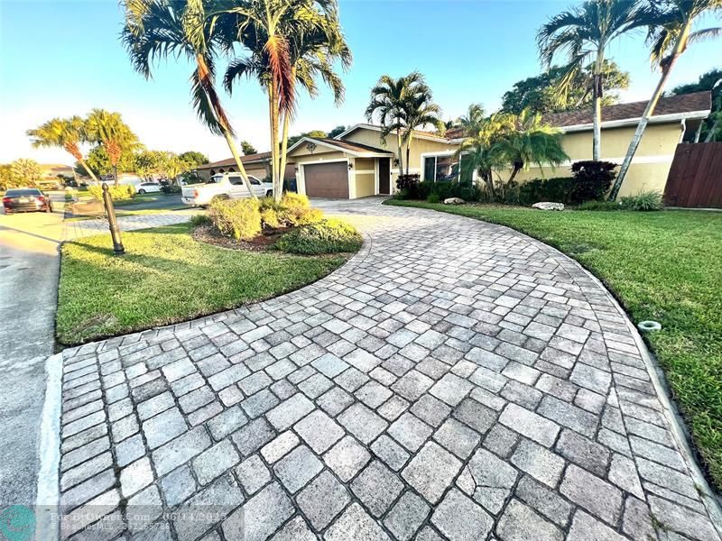 8644 N Sutton Drive, Miramar, Florida image 1
