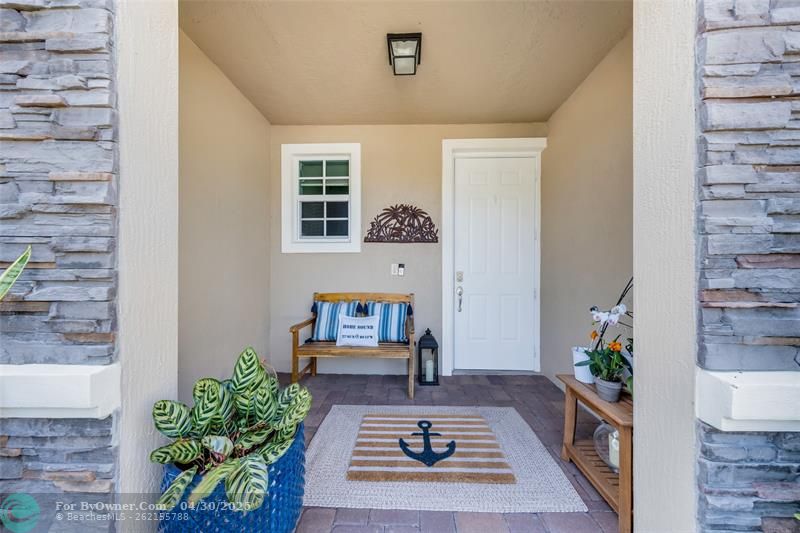 Adorable entry with space for sitting