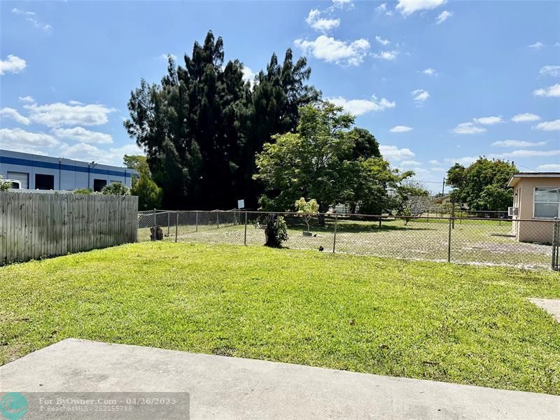 3590 NW 17th St, Lauderhill, Florida image 27