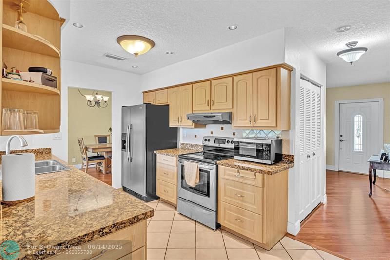 7102 NW 93rd Ave, Tamarac, Florida image 7