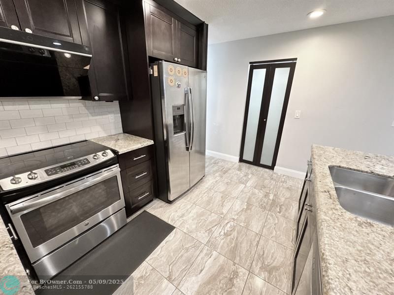 2904 Cayenne Ave, Cooper City, Florida image 12