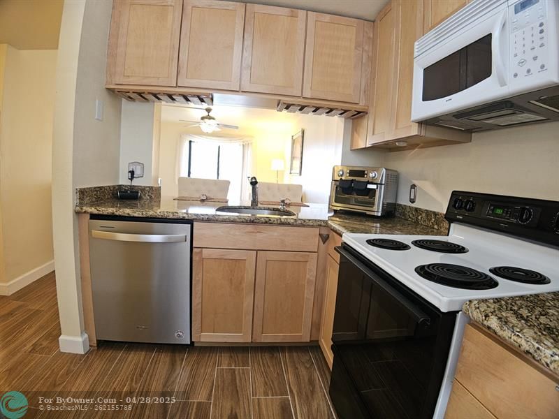 10003 Winding Lake Rd #105, Sunrise, Florida image 17