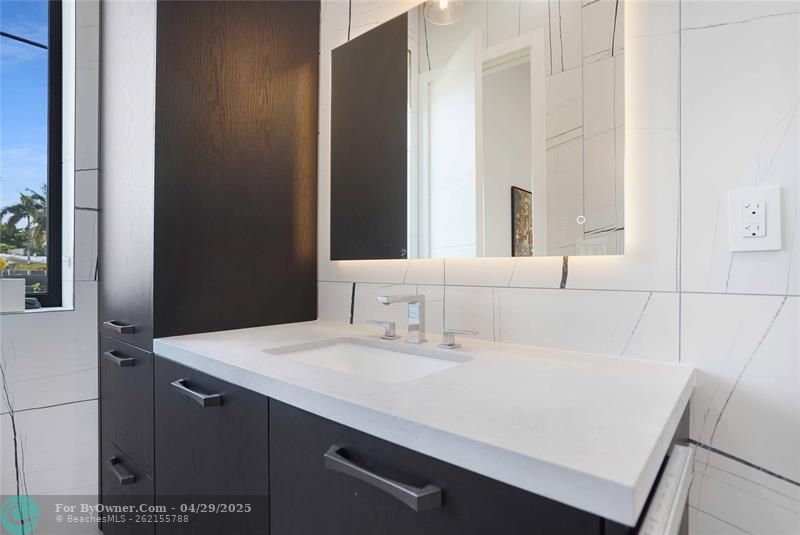 300 NE 21st Ct, Wilton Manors, Florida image 23