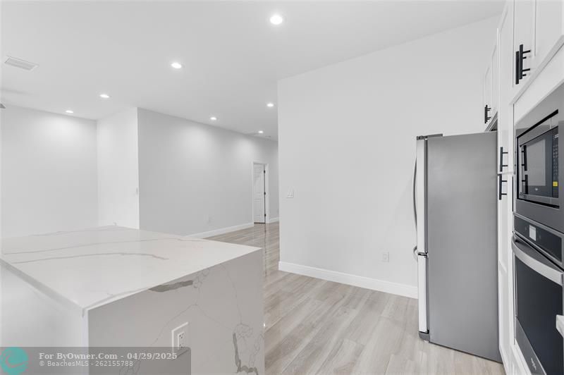 2736 NW 15th St, Fort Lauderdale, Florida image 12