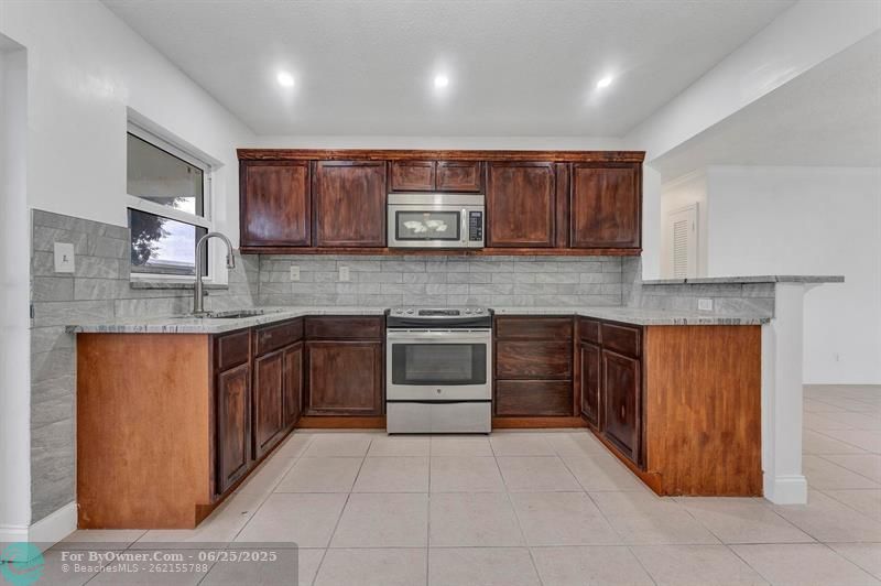 7005 NW 66th Ter, Tamarac, Florida image 9