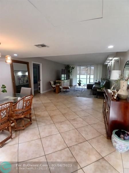 907 Cypress Ter #104, Pompano Beach, Florida image 6
