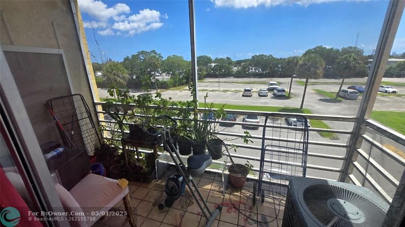 3600 NW 21st St #313, Lauderdale Lakes, Florida image 2