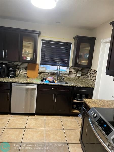 5211 NW 22nd Ct, Lauderhill, Florida image 6
