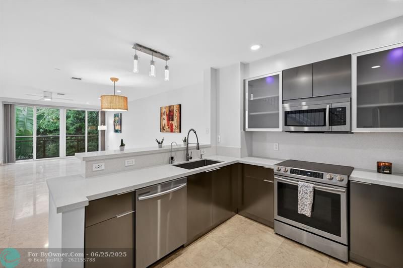824 NE 19th Ave, Fort Lauderdale, Florida image 11