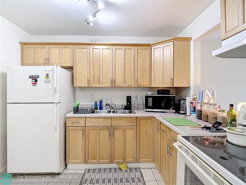 12290 NE 11th Ct #204, North Miami, Florida image 6