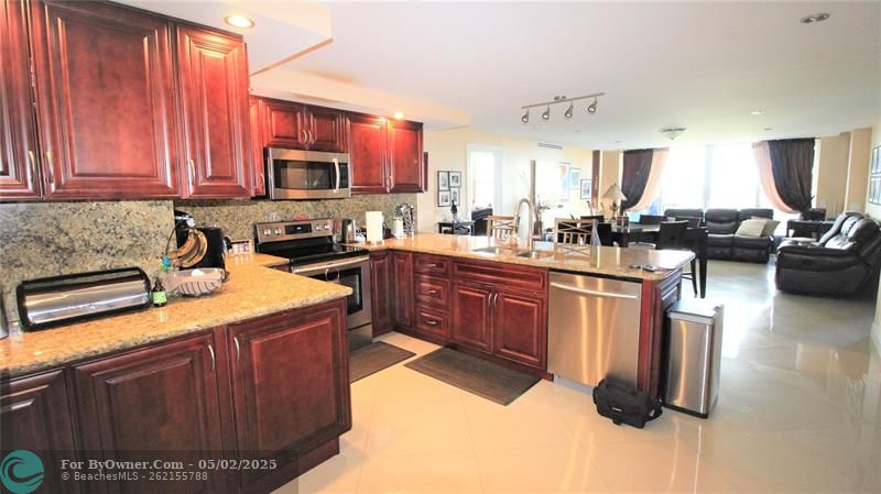 3499 Oaks Way #909, Pompano Beach, Florida image 11