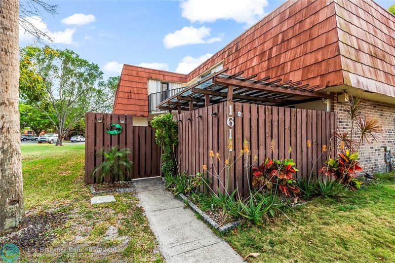 1611 S Coral Ter, North Lauderdale, Florida image 3