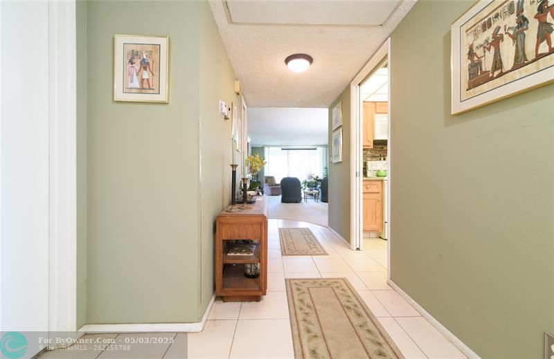 545 Oaks Ln #310, Pompano Beach, Florida image 3
