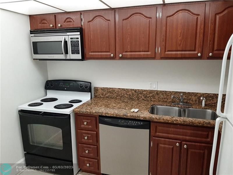 3650 Inverrary Dr #3Q, Lauderhill, Florida image 2